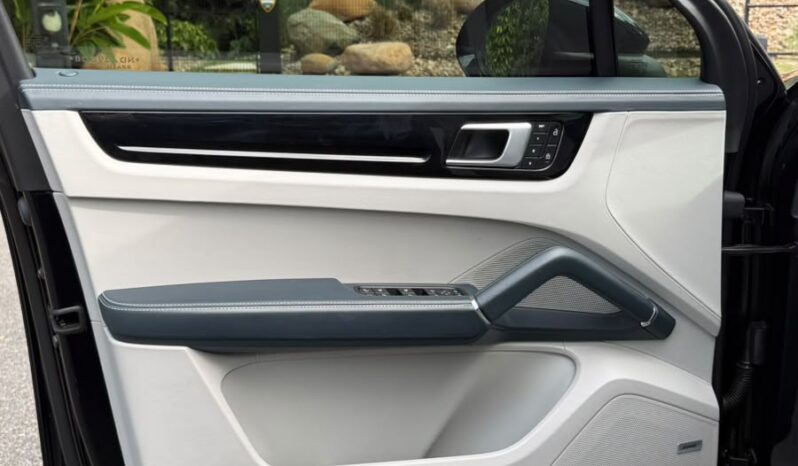 PORSCHE CAYENNE E-HYBRID 3.0 V6 2022 completo